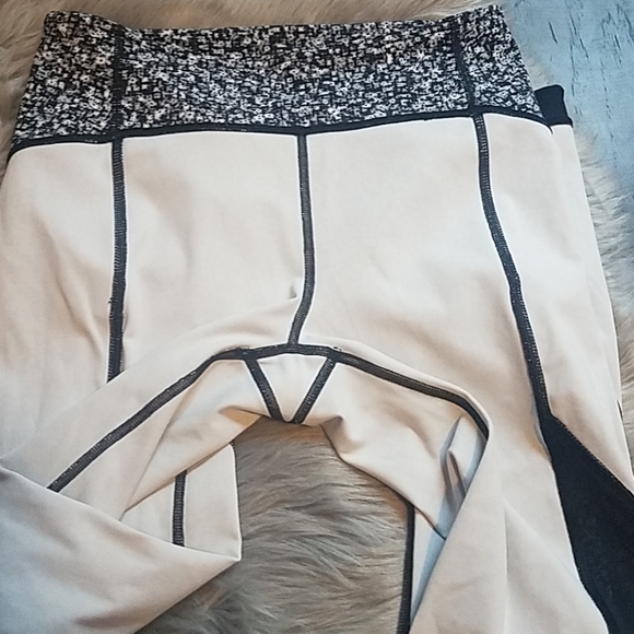 Lululemon daisy dust alpine sole training7/8 tight - Picture 2 of 7